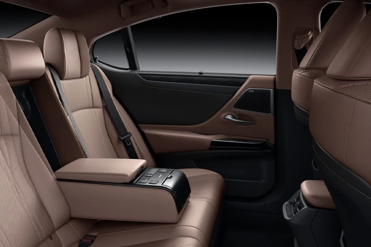 Lexus ES 300h chauffeur car Perth, interior view
